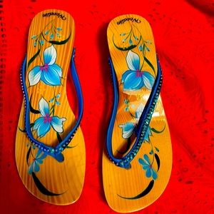 Vintage "Woodies" flowered sandals, New..size 8 .